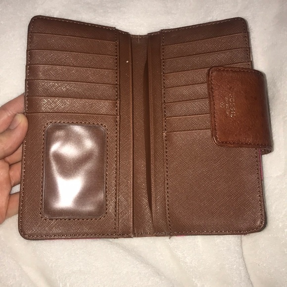 Fossil wallet used but in good shape - Picture 2 of 4